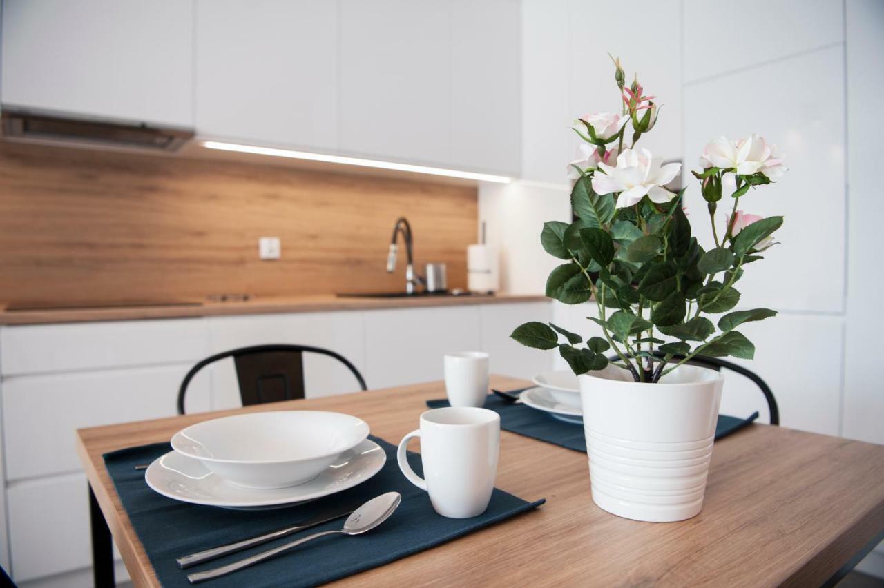 Unique 3City Apartments - Grey Apartment กดัญสก์ ภายนอก รูปภาพ