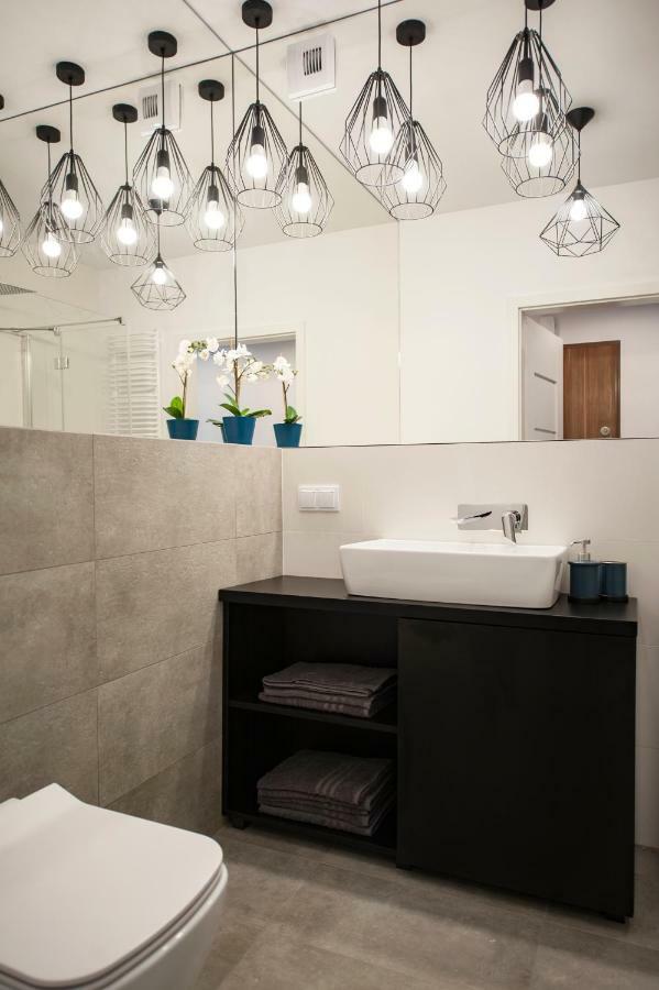 Unique 3City Apartments - Grey Apartment กดัญสก์ ภายนอก รูปภาพ
