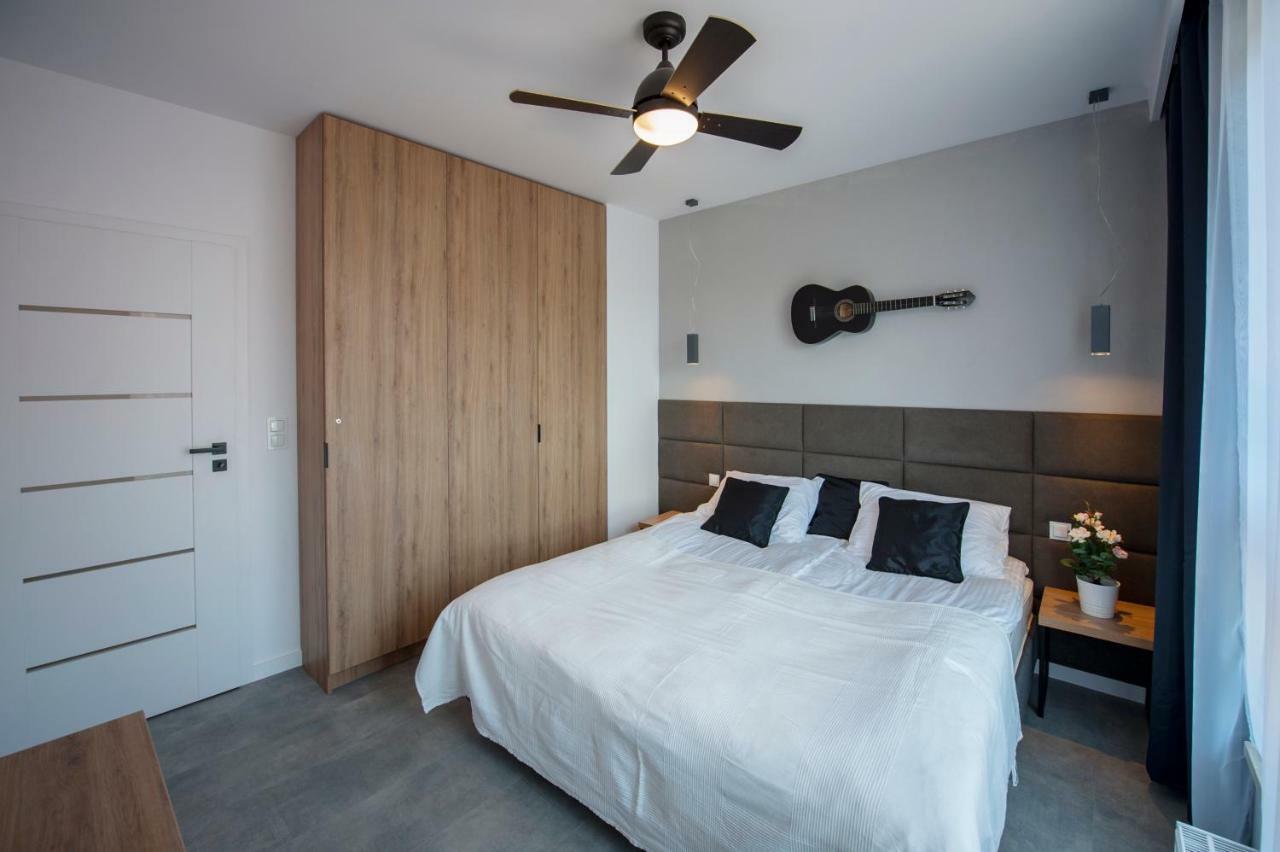 Unique 3City Apartments - Grey Apartment กดัญสก์ ภายนอก รูปภาพ
