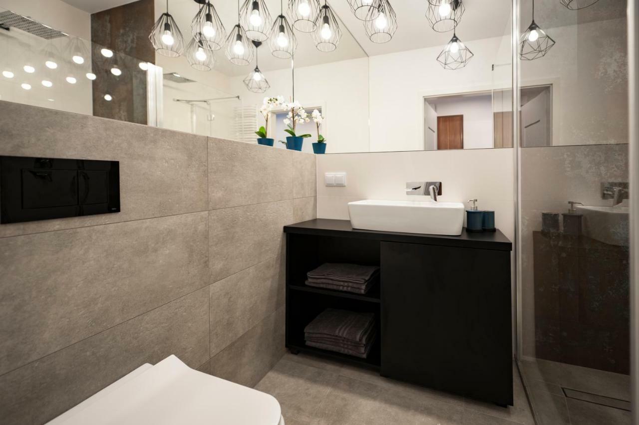 Unique 3City Apartments - Grey Apartment กดัญสก์ ภายนอก รูปภาพ